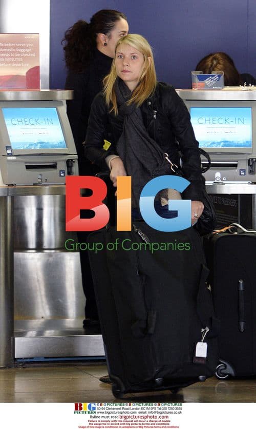 Claire Danes Manages Luggage in LA