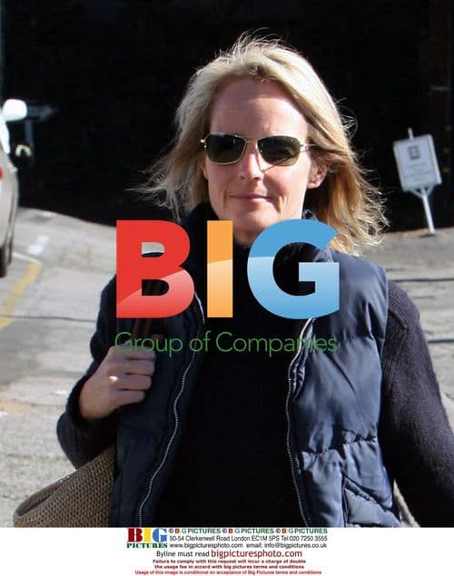 Actress Helen Hunt at Brentwood Country Mart