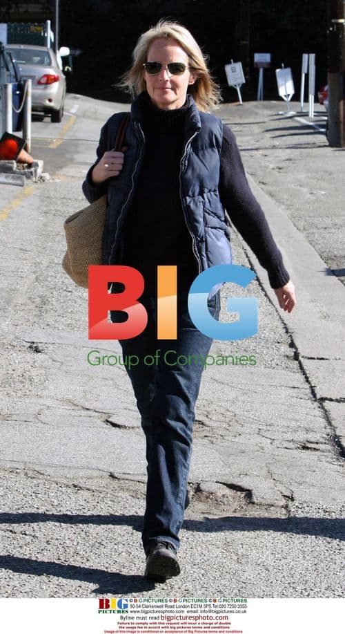 Actress Helen Hunt at Brentwood Country Mart