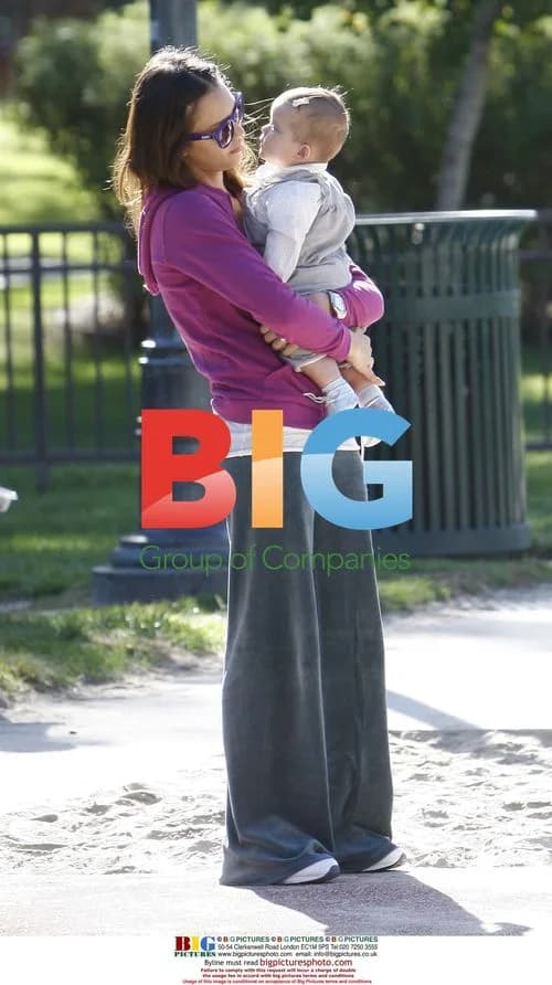 Jessica Alba & Daughter Honor at Park