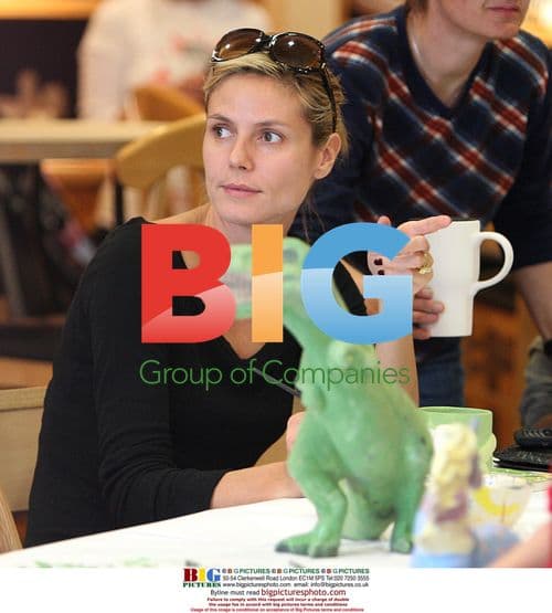 Heidi Klum, mother and children at Colour Me Mine shop