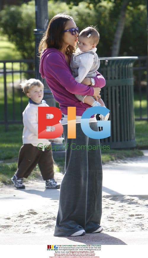 Jessica Alba and daughter Honor at Coldwater Canyon Park