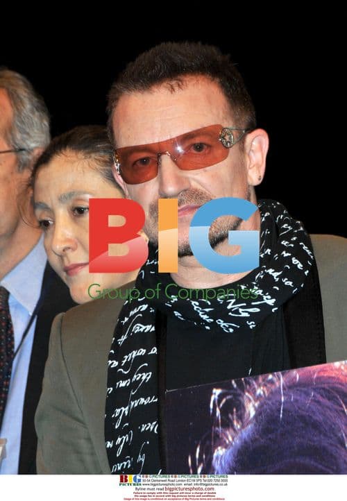 Bono receives Peace Summit Award