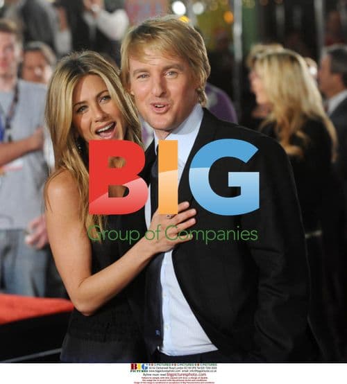 Jennifer Aniston and Owen Wilson at "Marley & Me" Premiere