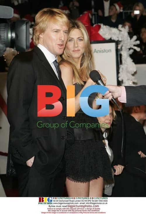 Jennifer Anniston and Owen Wilson at "Marley and Me" premiere