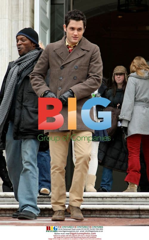 Gossip Girl cast filming on set