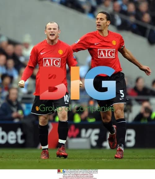 Wayne Rooney scores for Manchester United