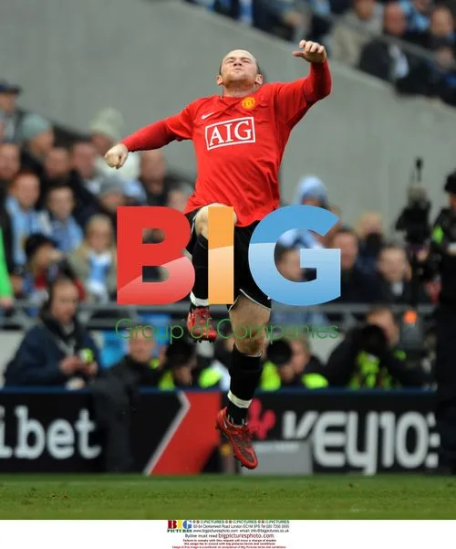 Rooney scores, celebrates with teammates