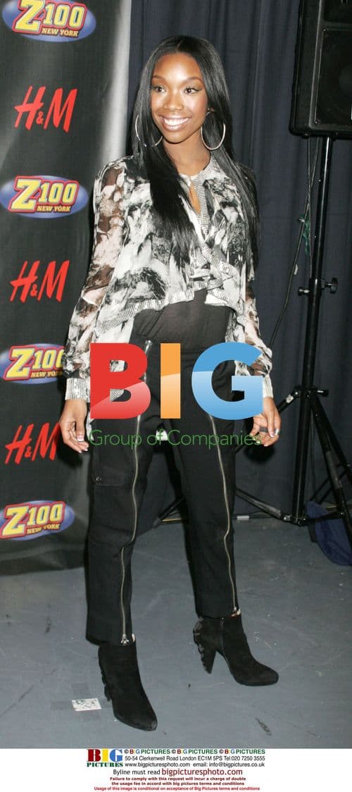 Singer Brandy at 2008 Jingle Ball