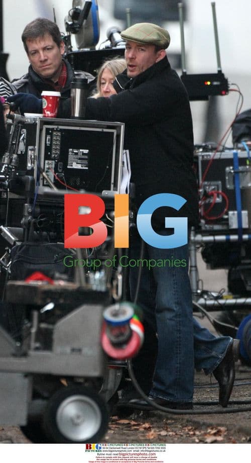 Guy Richie on set of Sherlock Holmes