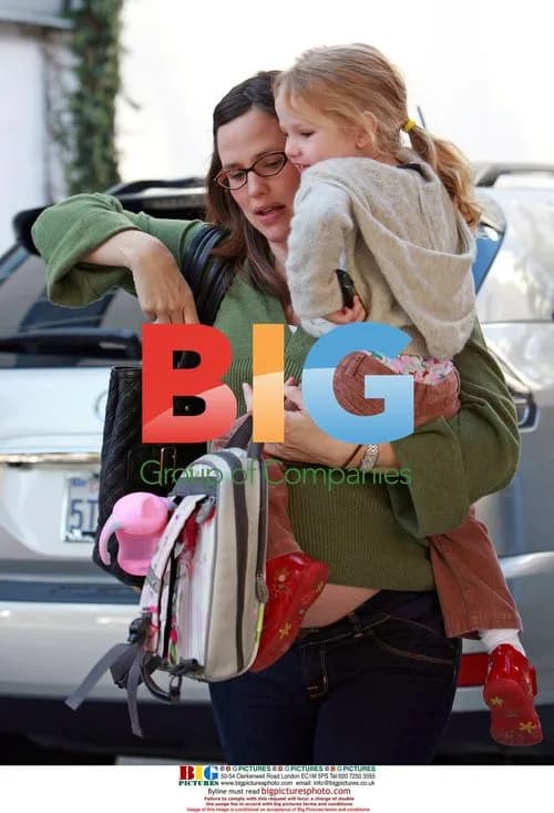 Jennifer Garner picks up daughter Violet