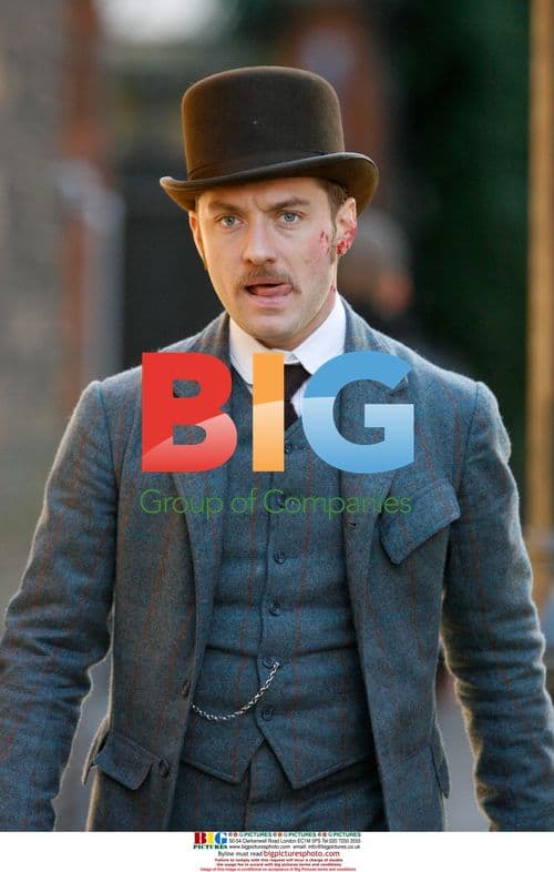 Sherlock Holmes Cast on Location