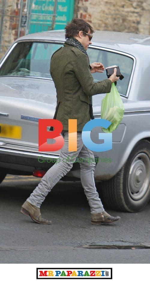 Jamie Hince Shopping in London