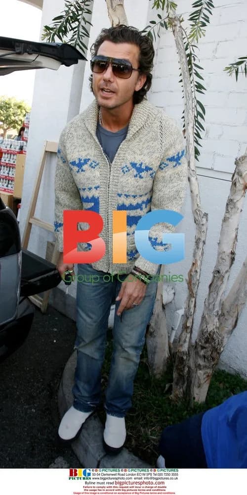 Gavin Rossdale goes shopping at Bristol Farms