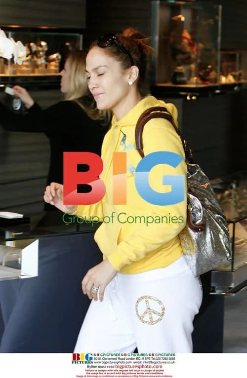 Jennifer Lopez goes shopping with mom