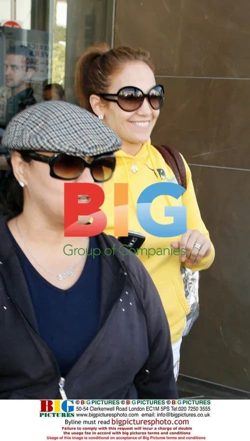 Jennifer Lopez Shopping with Mother