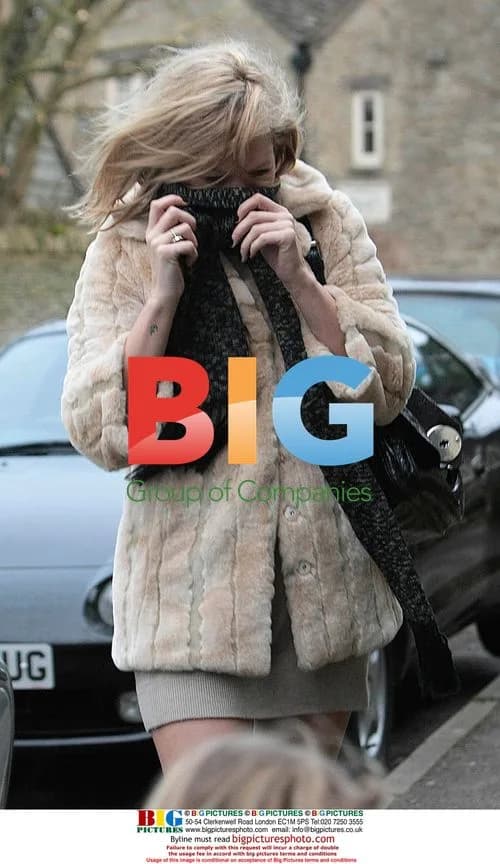 Kate Moss Arrives at Local Pub