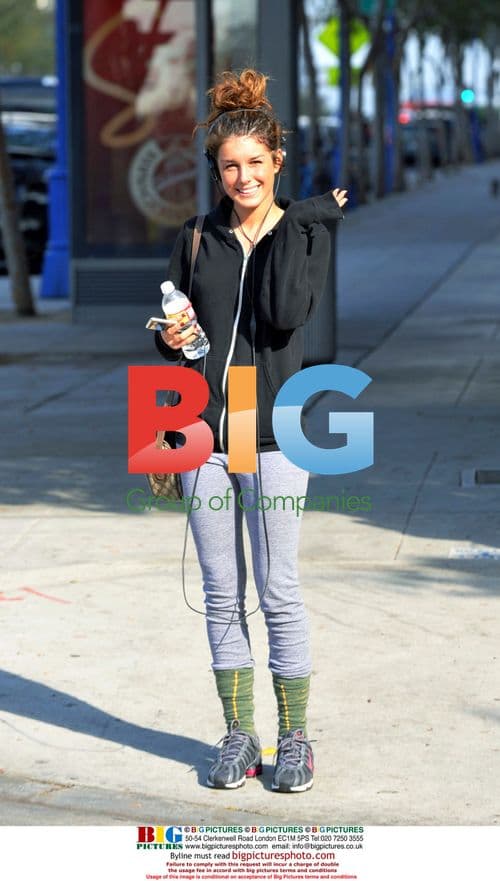 Shenae Grimes leaves LA gym