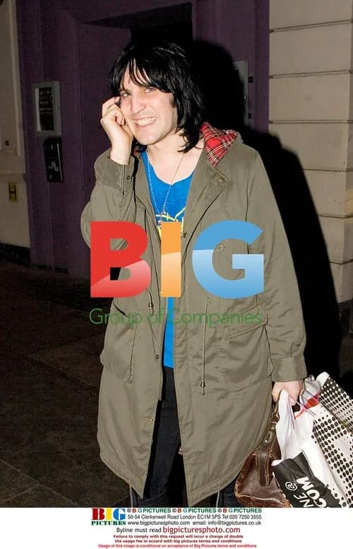 Noel Fielding Christmas Shopping in Soho