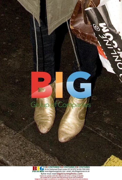 Noel Fielding Christmas Shopping in Soho
