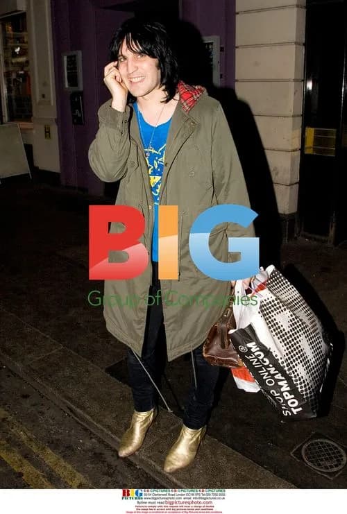 Noel Fielding Christmas Shopping in Soho