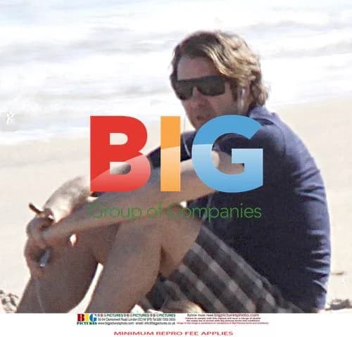 Jonathan Ross Relaxes on Beach