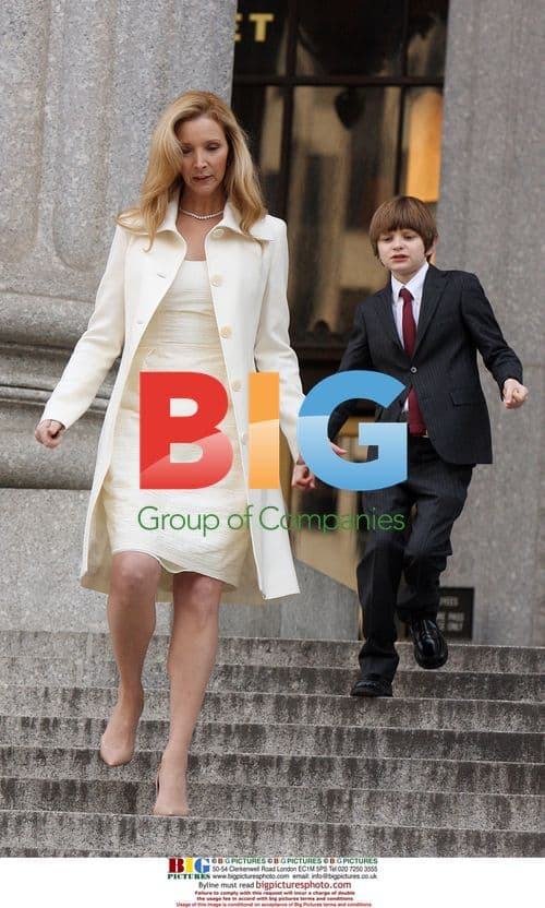 Lisa Kudrow and Charlie Tahan on set of "17 Photos of Isabel"