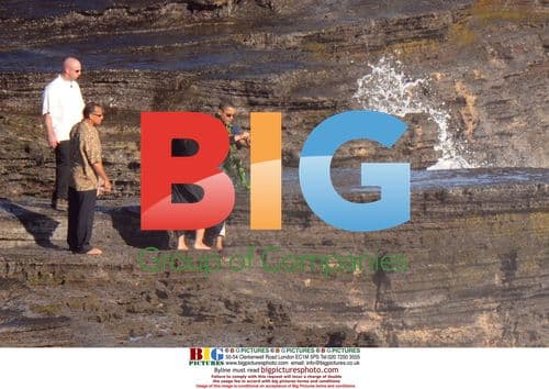 Obama holds memorial for grandmother in Hawaii