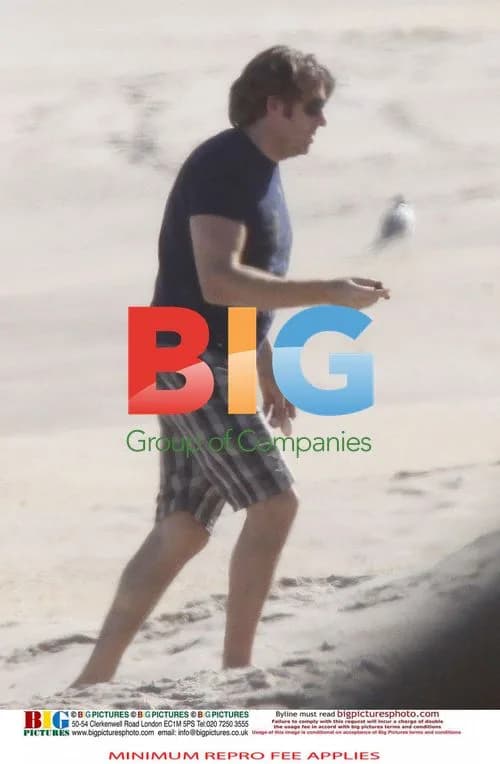 Jonathan Ross Relaxes on Beach