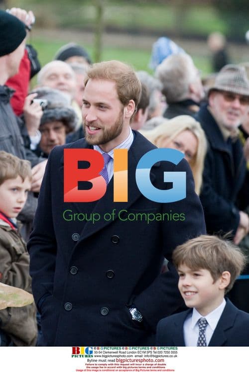 Queen Leads Royal Family to Christmas Mass