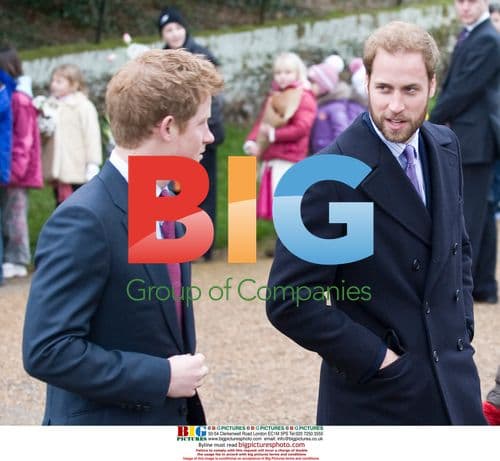 Queen leads Royal Family to Christmas Mass