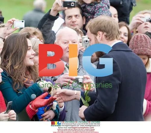 Queen Leads Royal Family to Christmas Mass