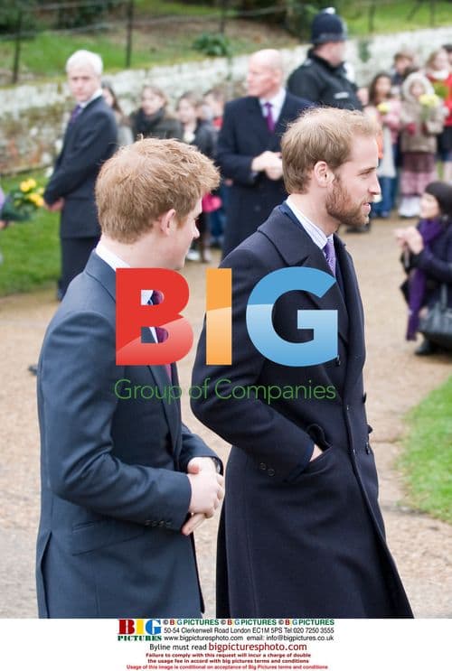 Queen Leads Royal Family to Christmas Mass