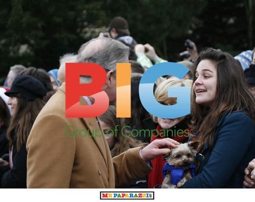 Queen leads Royal Family to Christmas Mass