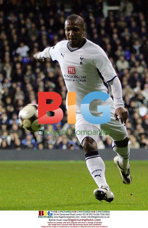 Spurs defender Gilberto in action