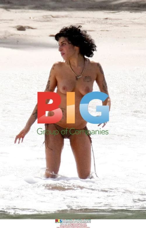 Amy Winehouse spotted with mystery man in Caribbean