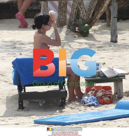 Lily Allen relaxes with mother in the Caribbean