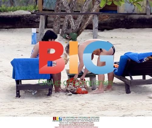 Lily Allen relaxes on Caribbean beach