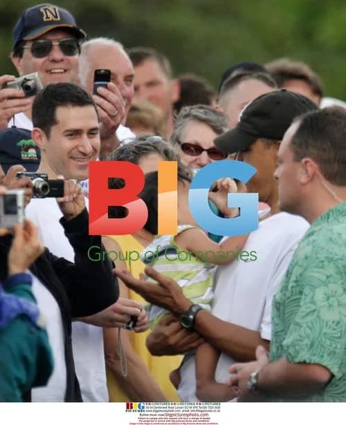 Barack Obama greets well-wishers in Hawaii