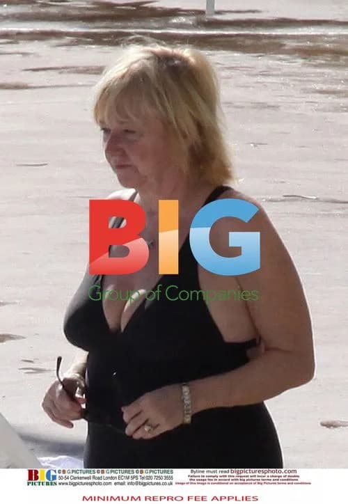 Judy Finnigan, Richard Madeley and Kids on Beach
