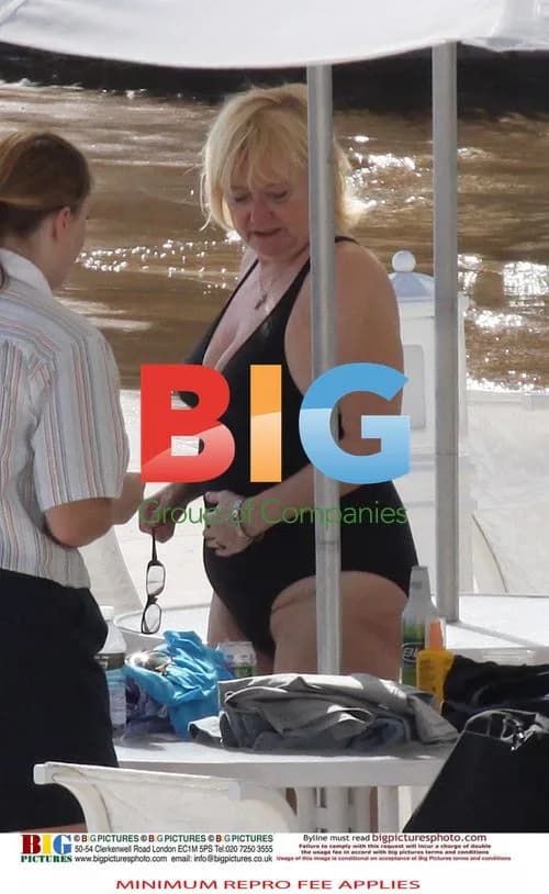 Judy Finnigan, Richard Madeley and Kids Enjoy Florida Beach
