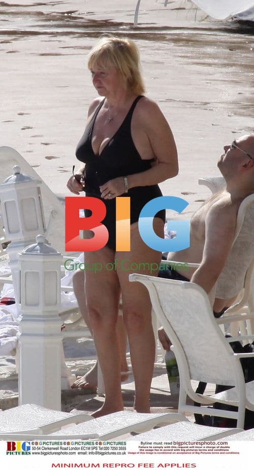 Judy Finnigan & Richard Madeley with Kids at Beach