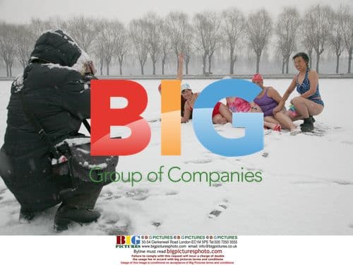 People play in Shenyang snow