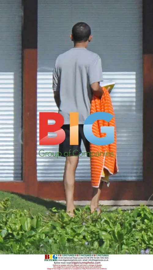 Obama Family Beach Vacation in Hawaii