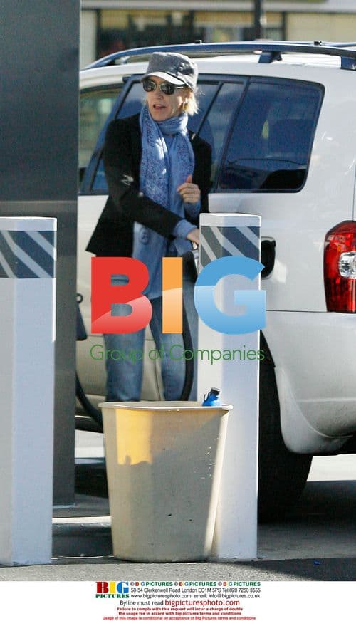 Felicity Huffman fills up at gas station