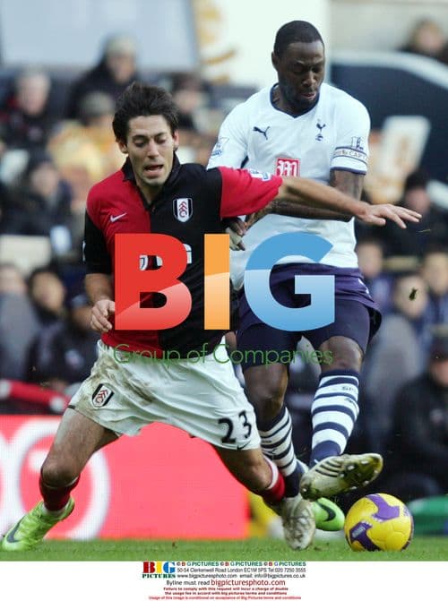 Ledley King fouls Clint Dempsey in Tottenham vs Fulham match