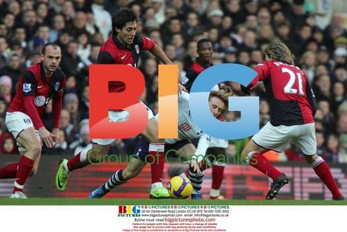 Modric outnumbered by Dempsey and Fulham