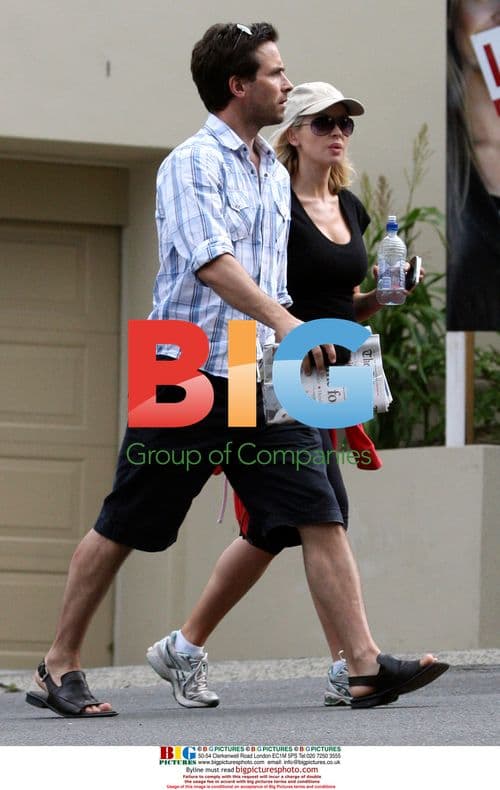 Pregnant Actress Kimberly Davies and Husband