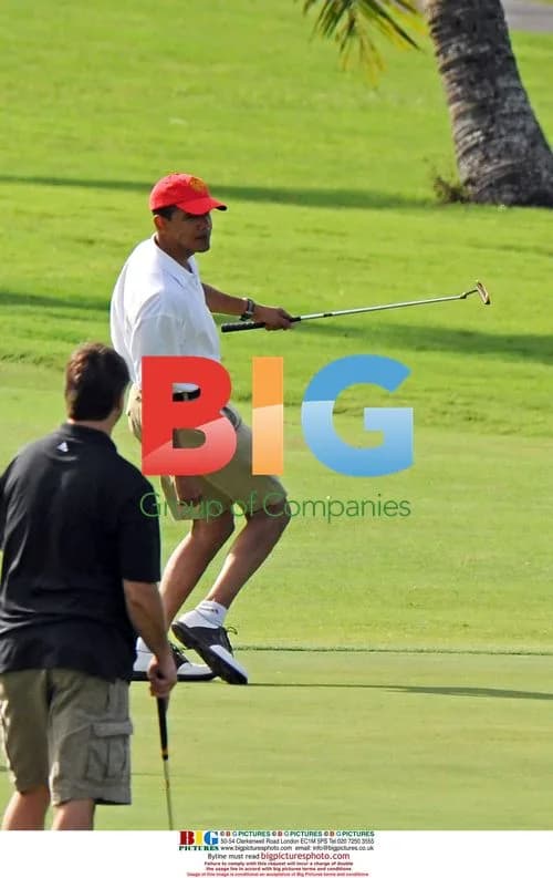 Barack Obama golfs in Hawaii