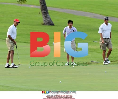Barack Obama golfs in Hawaii